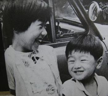 幼少期の写真でどの芸能人か当てるトピ