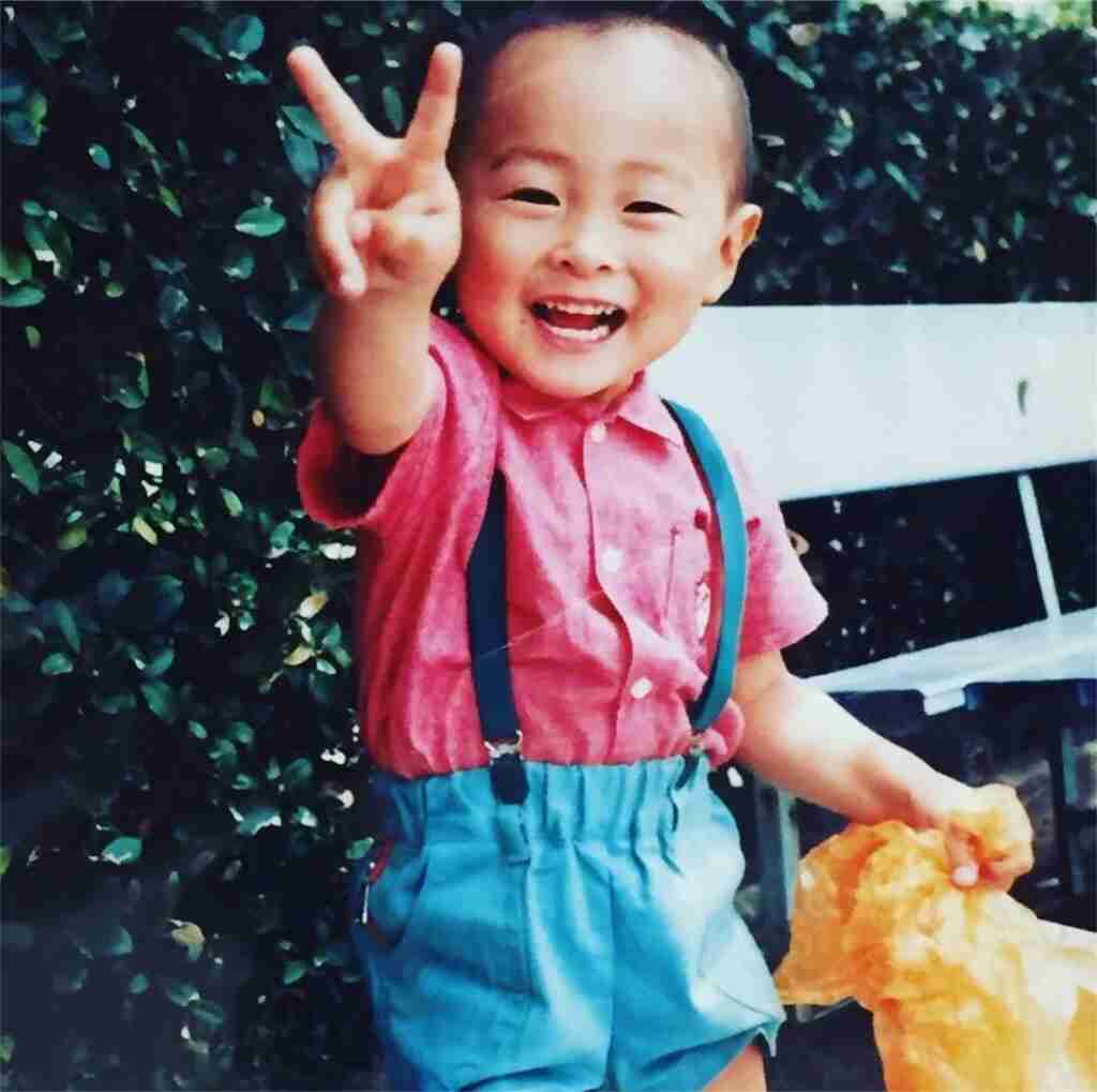 幼少期の写真でどの芸能人か当てるトピ