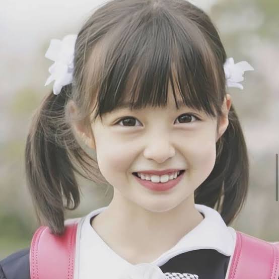 幼少期の写真でどの芸能人か当てるトピ