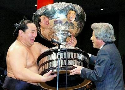 照ノ富士が3度目の優勝　大関復帰へ