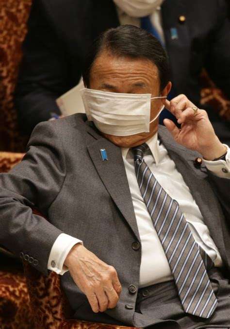 麻生太郎財務相「マスクはいつまでやるの?」　コロナ長期化に愚痴