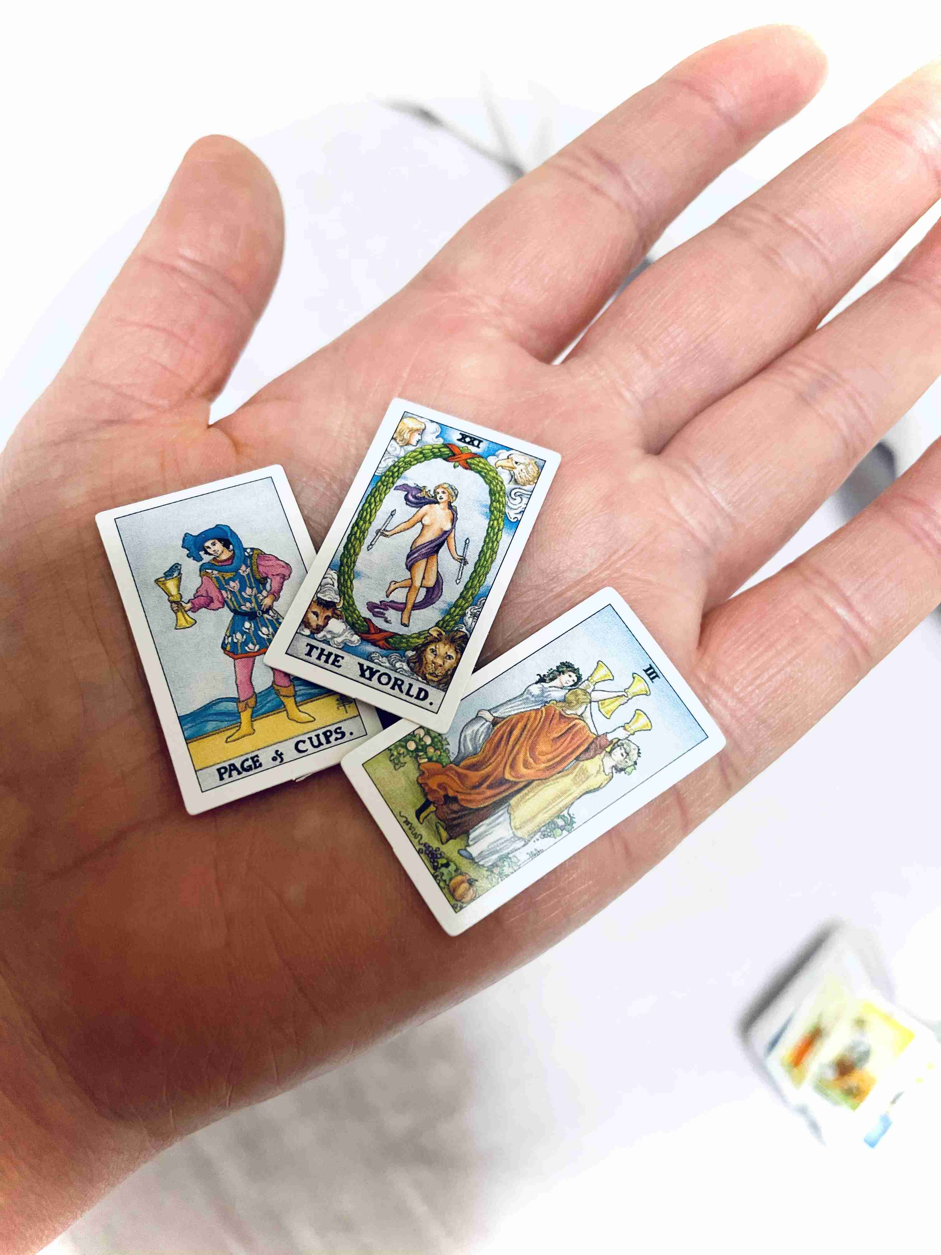 いろいろなタロットカードを見たい✩.*˚