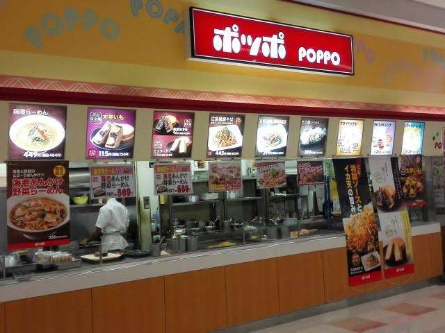フードコートで何食べる？