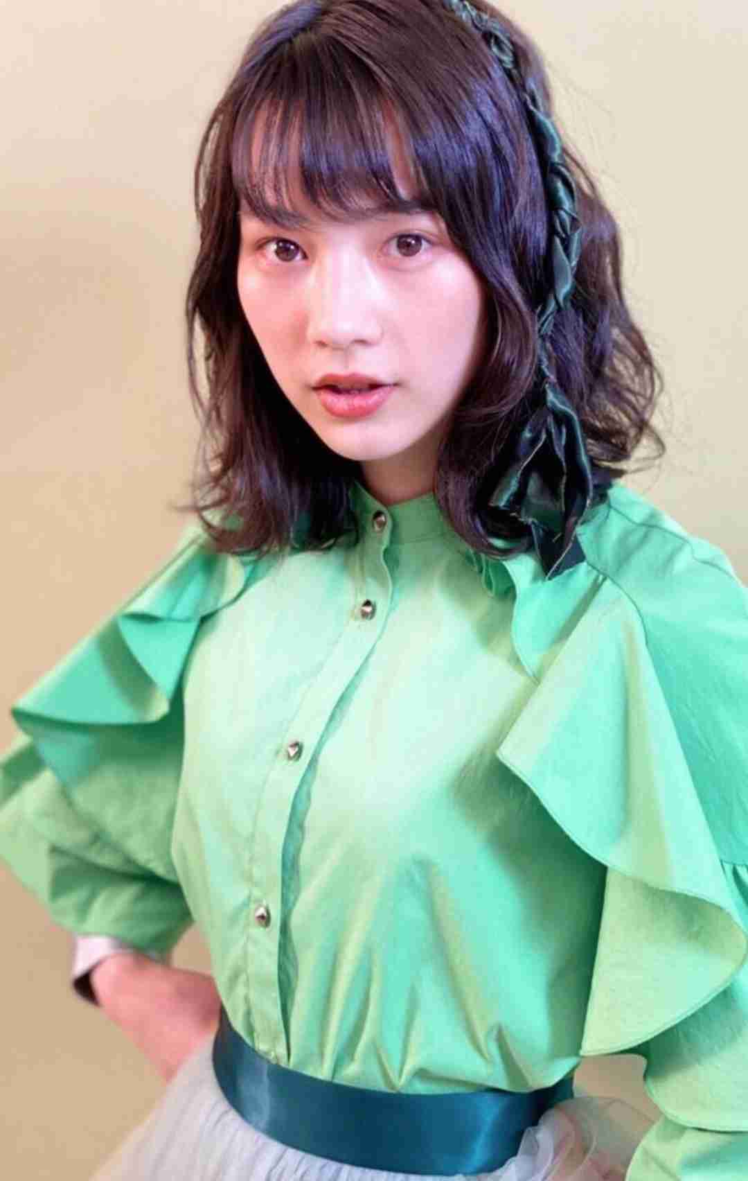 のん、新作“リボンアート”をお披露目「華やかな気持ちになれる」