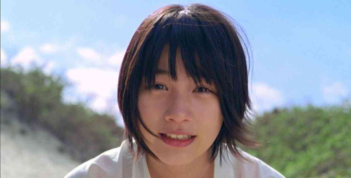 のん、新作“リボンアート”をお披露目「華やかな気持ちになれる」