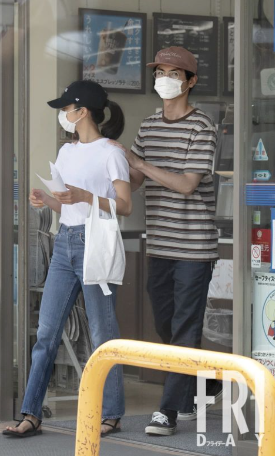 白Tシャツ＋デニム【画像】