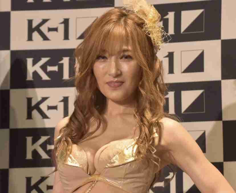 熊田曜子『K-1』初のSPラウンドガールで登場 抜群のスタイルに会場沸く