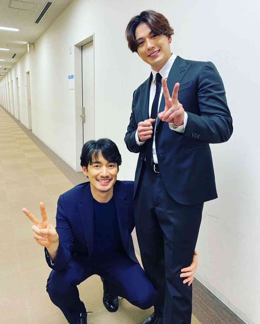 竹野内豊、初共演の新田真剣佑と20年ぶりの再会!過去に現場で…