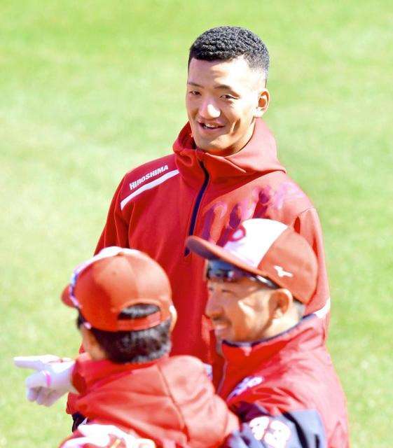 広島ナインに衝撃走る ルーキー矢野がパンチパーマ披露
