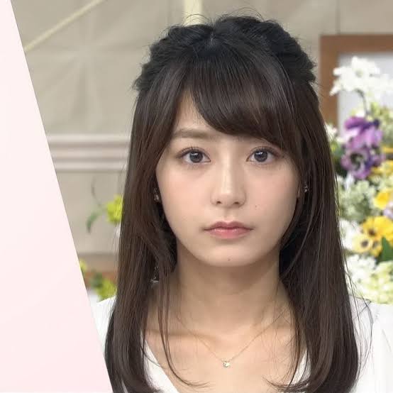 宇垣美里、現役感ある…！“ブレザー制服SHOT”に反響「かわい過ぎです！」「ヒロインオーラすごい」