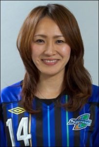 丸山桂里奈の黒髪写真「榮倉奈々かと」と反響　アンミカ「良い女感すごい！」