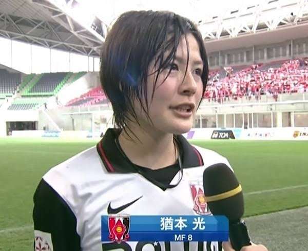 丸山桂里奈の黒髪写真「榮倉奈々かと」と反響　アンミカ「良い女感すごい！」