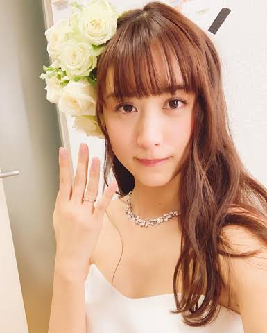 山本美月、パンキッシュな個性派ヘアを公開!「旦那サマに似てる」「めっちゃ美しい」の声