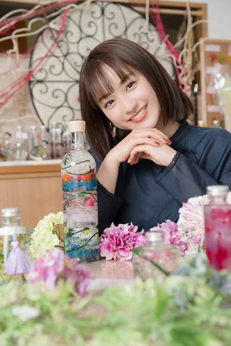 【画像】花と男性有名人