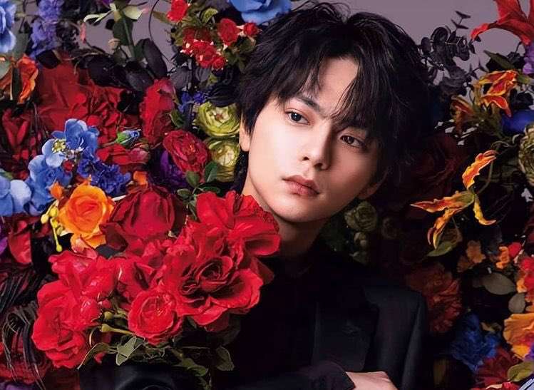 【画像】花と男性有名人