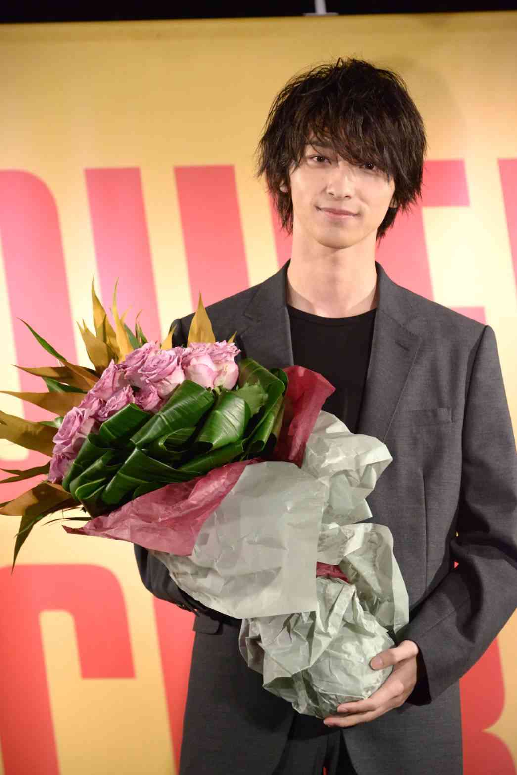 【画像】花と男性有名人