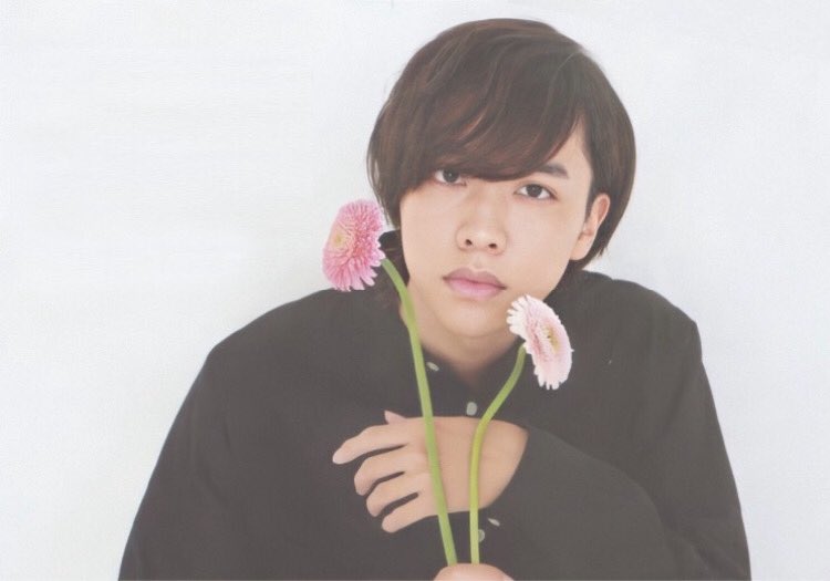 【画像】花と男性有名人