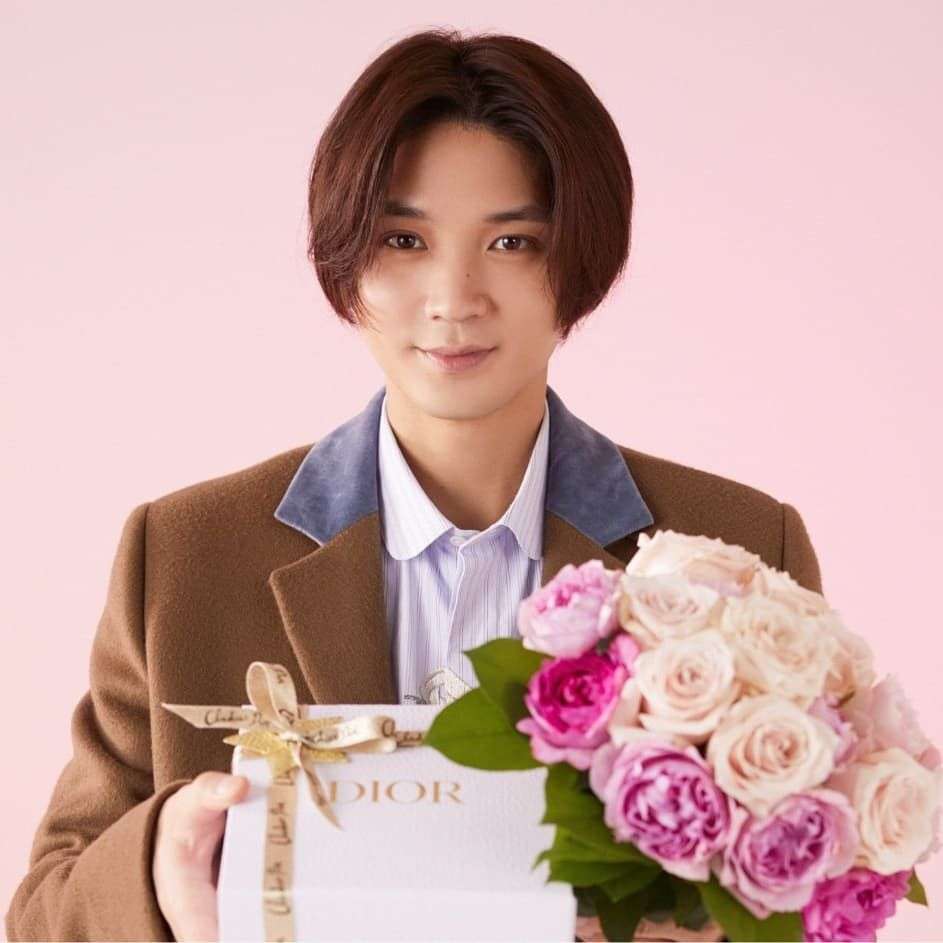 【画像】花と男性有名人