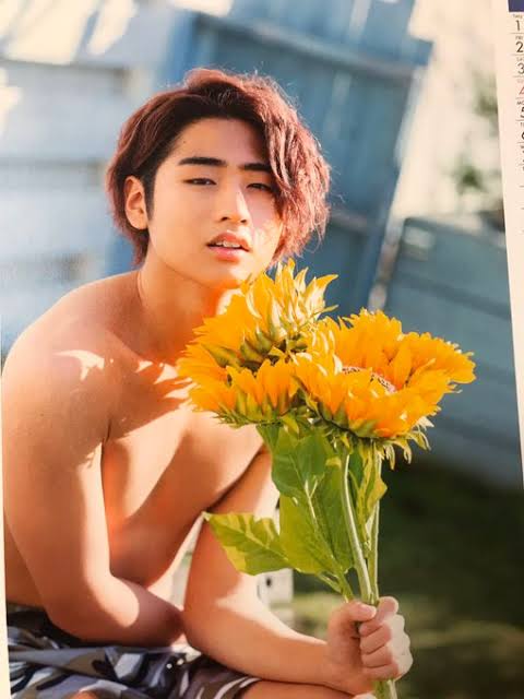 【画像】花と男性有名人