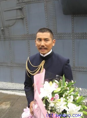 【画像】花と男性有名人