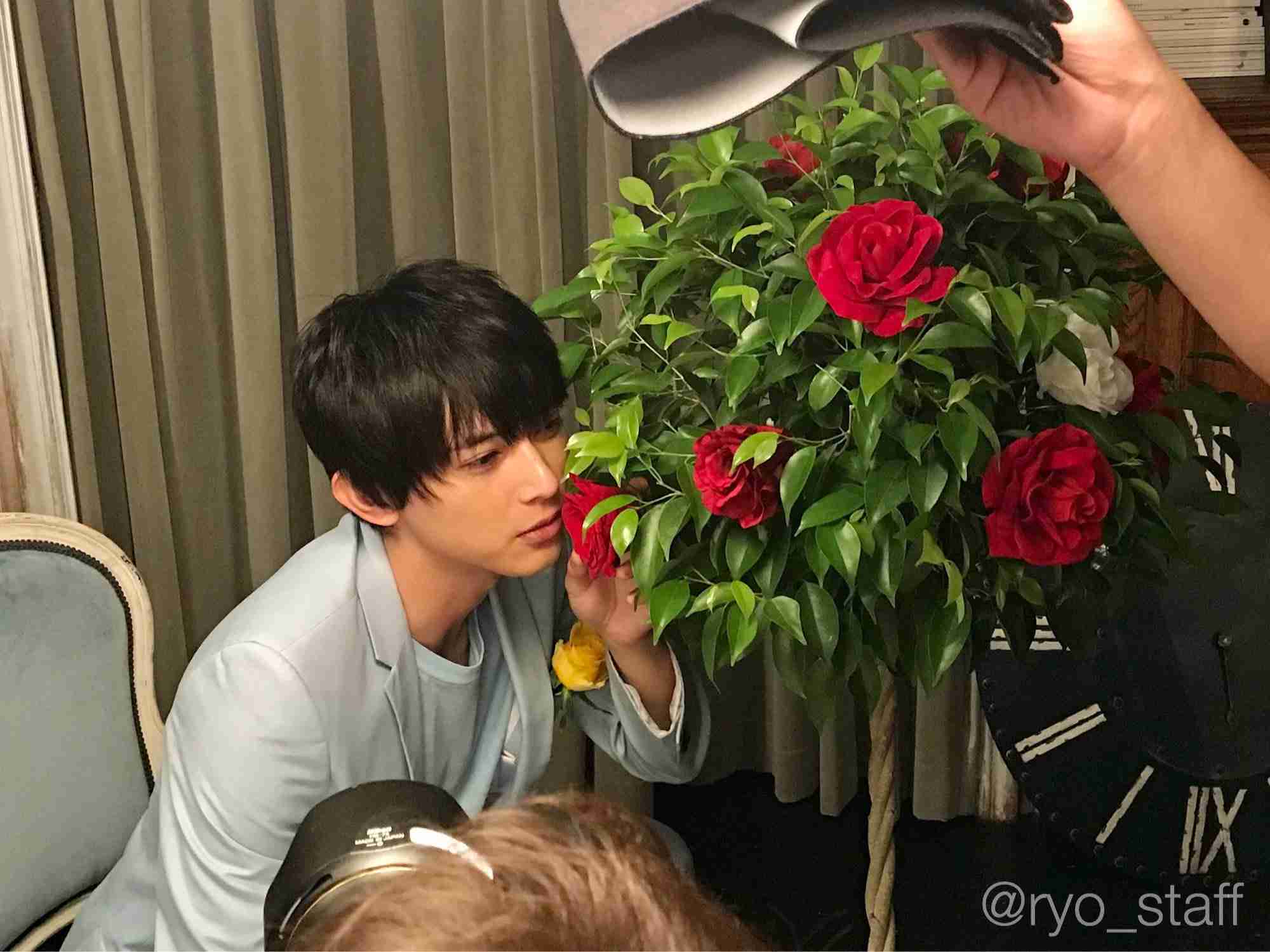 【画像】花と男性有名人