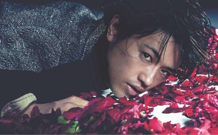 【画像】花と男性有名人