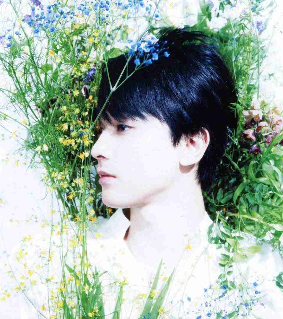 【画像】花と男性有名人