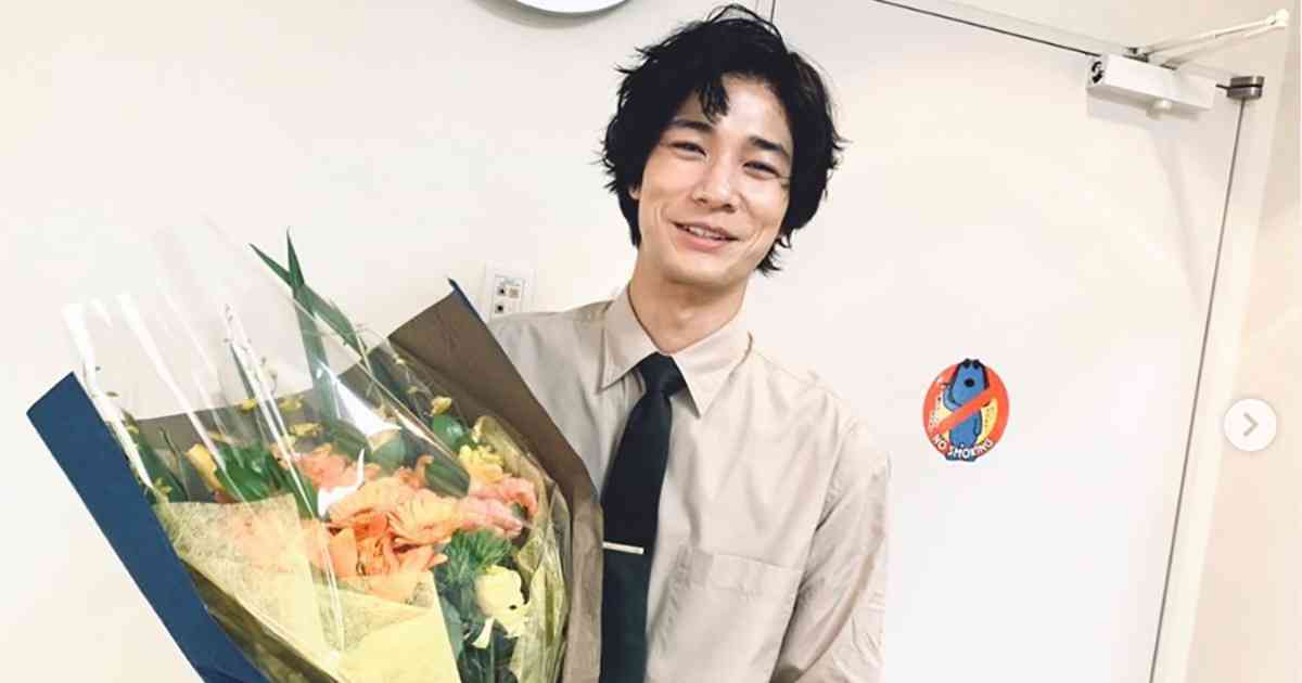 【画像】花と男性有名人