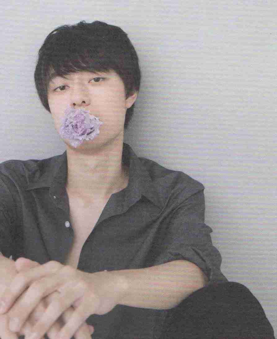 【画像】花と男性有名人