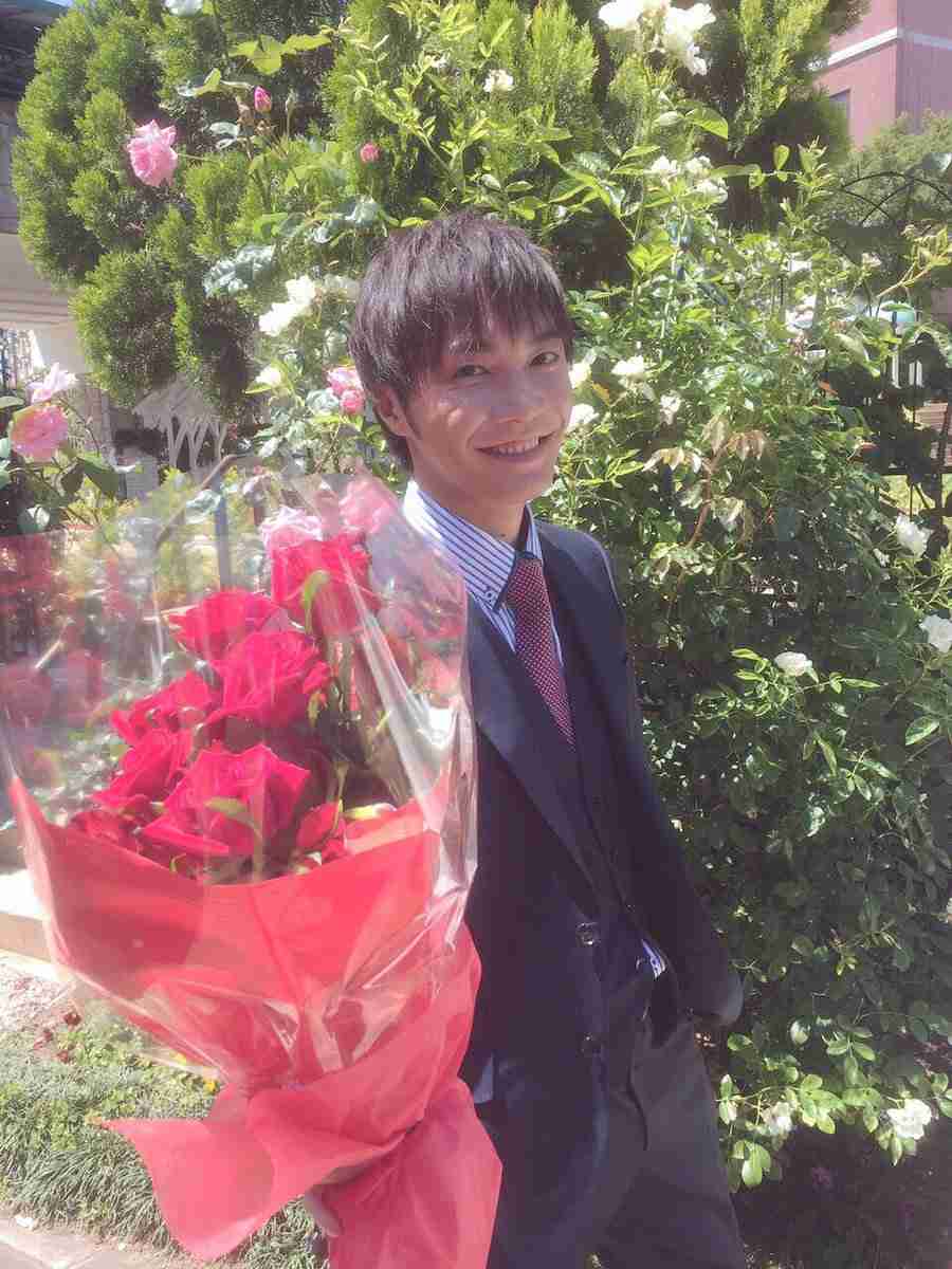 【画像】花と男性有名人
