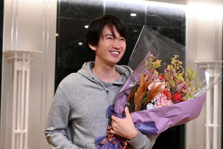 【画像】花と男性有名人