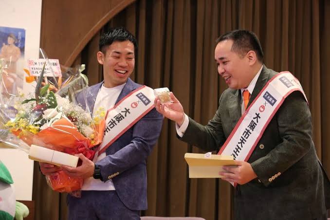 【画像】花と男性有名人