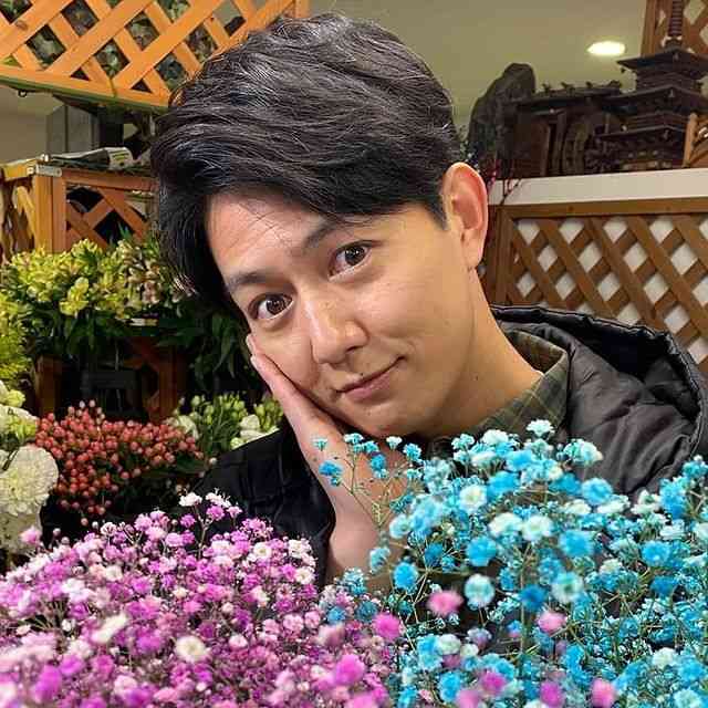 【画像】花と男性有名人