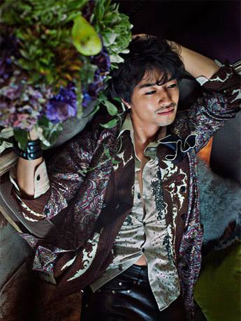 【画像】花と男性有名人