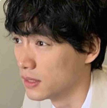 福士蒼汰、『神様のカルテ』娘役との2ショット公開 「すっかりパパ」と反響