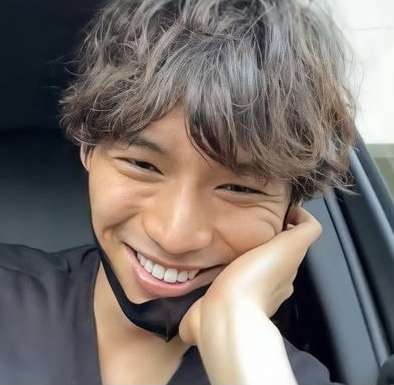 福士蒼汰、『神様のカルテ』娘役との2ショット公開 「すっかりパパ」と反響