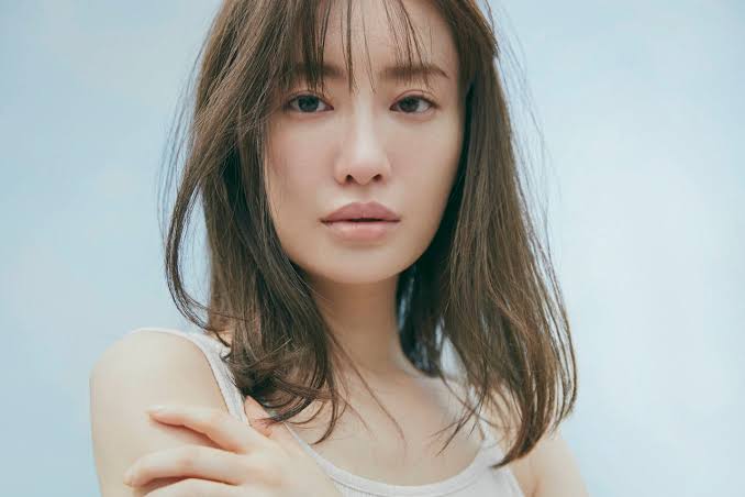 綾瀬はるか、ブラトップ姿が美しい 開放感溢れる新CM