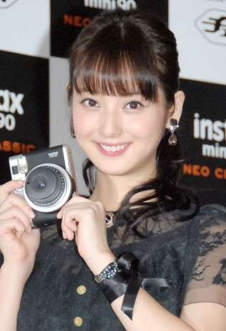 佐々木希、トリーバーチの服&洗練ヘアメイク姿を公開「女神ですか」「目の保養」