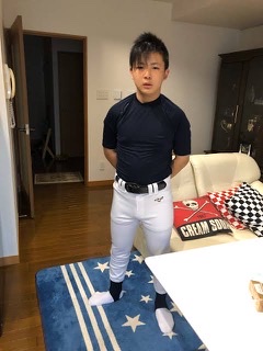 木下博勝医師、終業式の朝にブルーヘアのポニーテール＆ゴツめネックレスをした長男・大維志くんを公開「カッコいい」