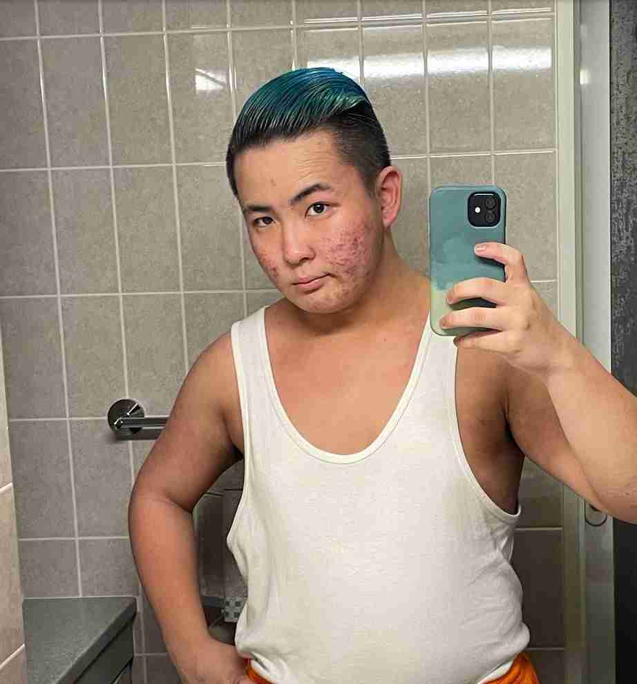 木下博勝医師、終業式の朝にブルーヘアのポニーテール＆ゴツめネックレスをした長男・大維志くんを公開「カッコいい」
