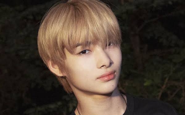 冨永愛、15歳・長男のイケメンショットを公開「目がそっくり」「すでにオーラがある」