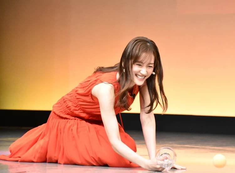 綾瀬はるか『ZIP!』パンダの星星と共演に歓喜 『奥様は、取り扱い注意』とコラボ