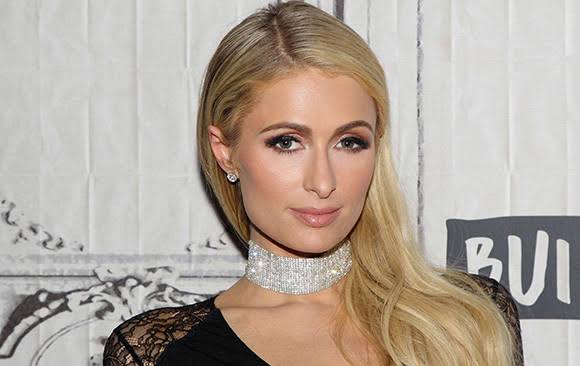 40歳とは思えない…元祖お騒がせセレブ「パリス・ヒルトン」の美しすぎる“最新ビキニ姿”に驚きの声！