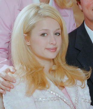 40歳とは思えない…元祖お騒がせセレブ「パリス・ヒルトン」の美しすぎる“最新ビキニ姿”に驚きの声！