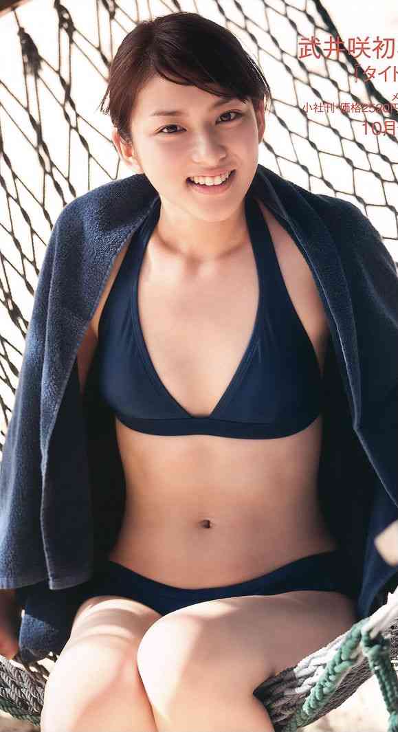 武井咲　ハワイ初日に水着でサーフィン「ぶっ倒れた」…車イスで運ばれた理由とは