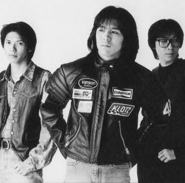 ボーカルとギター隠してバンド名当てるトピ