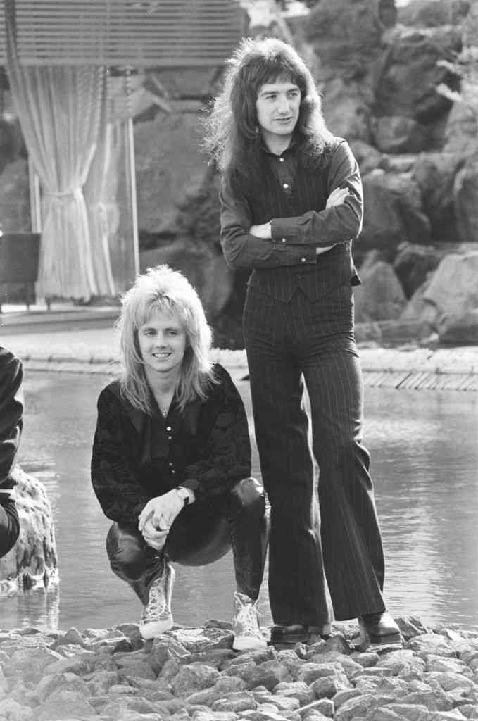 ボーカルとギター隠してバンド名当てるトピ