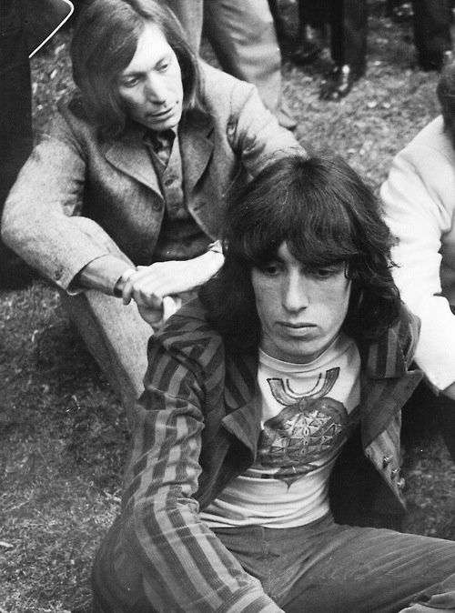 ボーカルとギター隠してバンド名当てるトピ