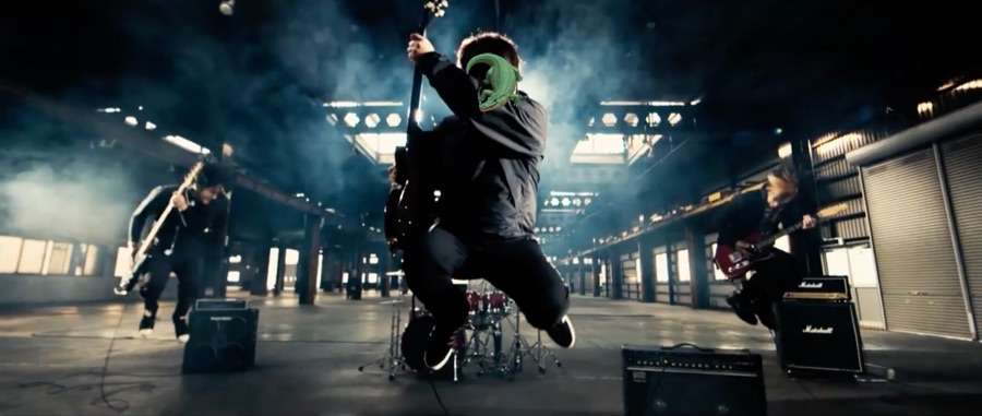 ボーカルとギター隠してバンド名当てるトピ