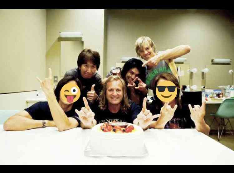 ボーカルとギター隠してバンド名当てるトピ